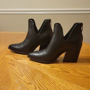 Steve Madden Alyse Black Bootie Size 8.5